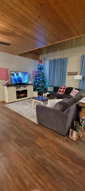 Image of EPIC Gameroom*Spacious 4 bdrm*Holiday Decor