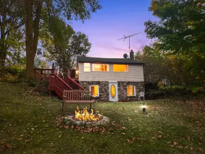 Image of Cozy Treehouse on the Lake
