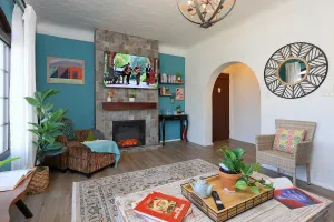 Image of Trendy and Artsy Home 10 mins. drive to Disneyland