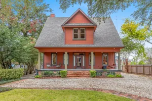 Image of The Onyx Bungalow | 6 Bedrooms | 5 mins to Casino