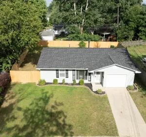 Image of Private Home - Entire House - Ranch - Hot Tub - Pets Welcome - 2 King Beds - Kids Welcome - Fenced Yard - Free Wifi - Quiet Neighborhood