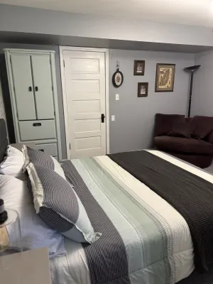 Image of Comfy retreat. Full suite + bedroom.