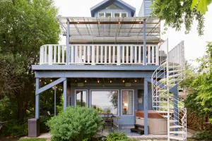 Image of Lakefront downtown private 3 BR. Hot Tub. SUPs.