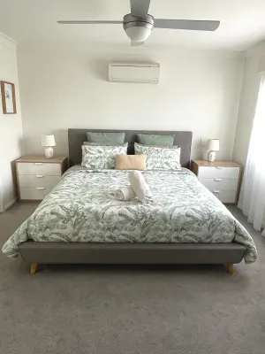 Image of Stylish, modern townhouse with communal pool!