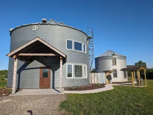 Image of Luxury Silo, Wi-fi, Grill, Beautiful, Hot Tub!