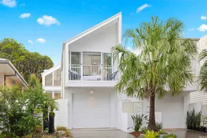 Image of Noahs Beach House - at Flynns