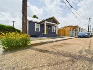 Image of Buchanan Bungalow - Eclectic Mid-Mod Design DT