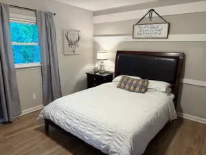 Image of The Local Yokel , apartment