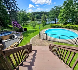 Image of Lakefront/Legoland/HotTub/Heated Pool 1 hr to NYC!