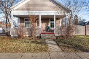 Image of Relax on the Bungalow Porch_Walk to Town_Disc. Ski