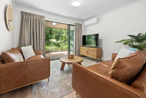 Image of Modern & Stylish 2 Bedroom Townhouse