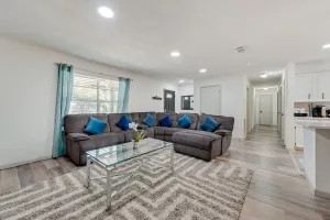 Image of Peaceful 4 Bedroom - Sleeps 12 - Hospital District