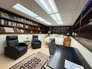 Image of Man Cave Near Shopping Mall With H-Speed Wifi