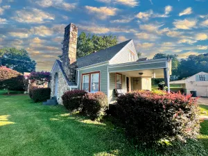 Image of Family‑Ready Cottage, Quiet, Close to Downtown