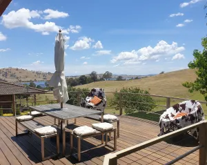 Image of Redfin Retreat-Lake Views-Pets Albury Wodonga WIFI