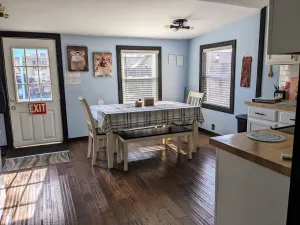 Image of Charming 2 bedroom cottage 2 blocks from lake