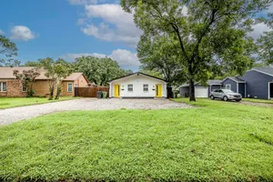 Image of Cheerful 1 bedroom home! Family and work friendly!