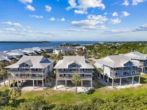 Image of 3 Pelicans - Waterfront Condo w Pool & Boat Trailer Parking