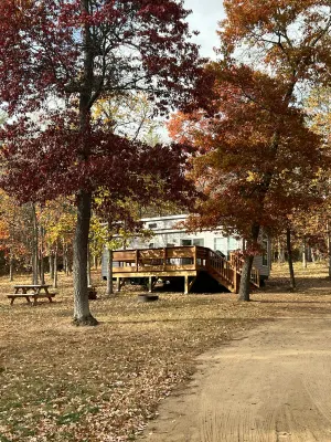 Image of Cam Cottage at Bolton Bay on Long Lake
