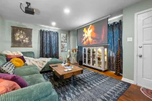 Image of SEMO Redhawks Campus Home with Hot Tub