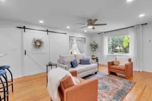 Image of Centrally Located 2-2 Close to Hospitals & Lakes