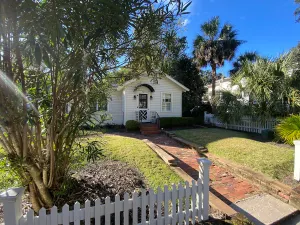 Image of Historic Bonny Cottage in downtown Beaufort SC