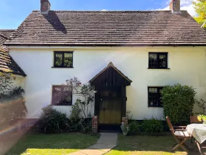 Image of Lovely 2-Bedroom New Forest apartment on a Farm