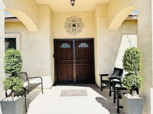 Image of Modern, spacious, quiet oasis