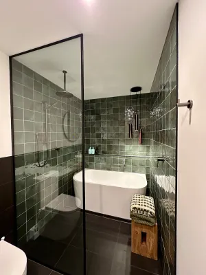 Image of Central & Modern Inner City Apartment with Wi-Fi