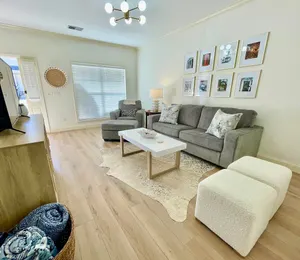 Image of 1 mi. to campus & newly updated!