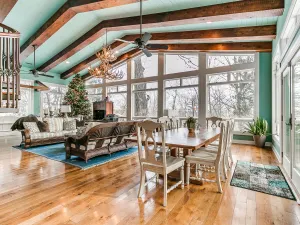 Image of Ranchview Inn: Huge Kitchen, Sunroom & Pool