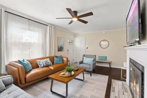 Image of Entire house in Speedway! ~Big Yard~King Beds