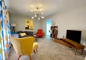 Image of 2 BDR Vibrant & Cozy Townhouse