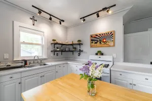 Image of Higgins' Homestead