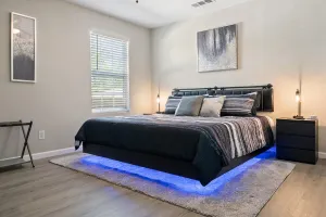 Image of Modern Stay Near Entertainment District, Hot Spots