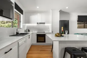 Image of JezOmi Hideaway - Private, spacious, close to town