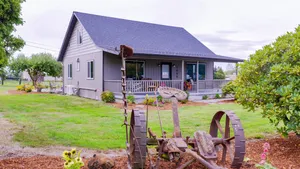 Image of Comfy home off of I-5.