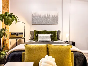 Image of Incredible Downtown Apartment W/ Views & Desk