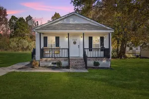 Image of Wilson Centrally Located Charm: Up to 12 Guests