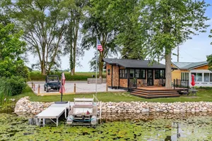 Image of Cozy & Scenic Lakeside Retreat