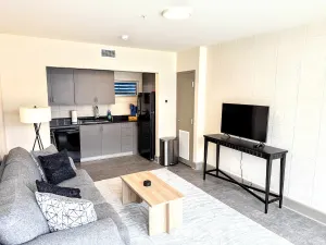 Image of Enjoy Downtown - Pool Included