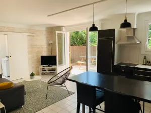 Image of \"L'Etale\", apartment with terrace in the heart of the city center. 2 steps from the lake