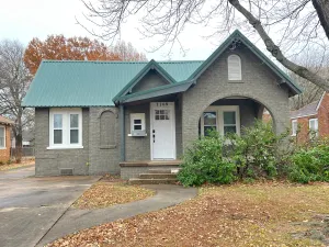 Image of Cozy bungalow home, quiet street