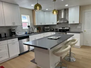 Image of 5 Star Cozy modern house all amenities Sleep 6