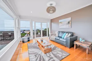 Image of Panoramic Views on Walter