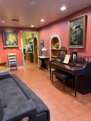 Image of Spacious Home, Vintage Charm