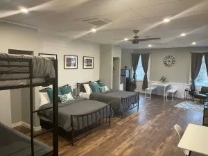 Image of Hidden Gem! Stunning Mod. Farmhouse Studio