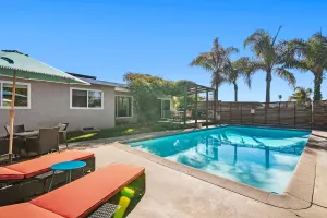 Image of Sunny SD l Pool l BBQ l Pool Loungers l Sleeps 10