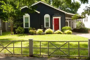 Image of Cozy bungalow in historical district (sleeps 6)