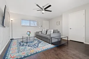 Image of Six flags suite* prof cleaned w luxe king bed